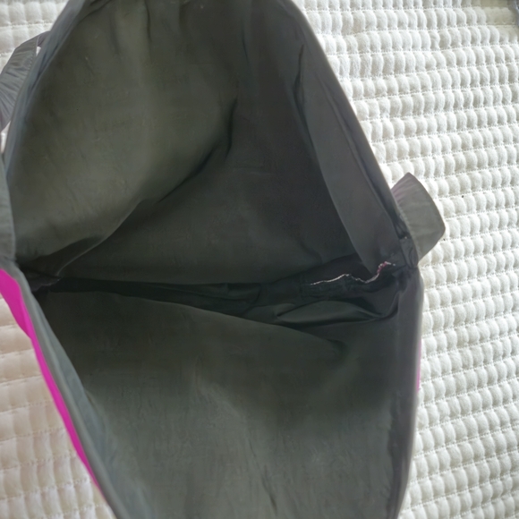 MYCRA PAC HOT PINK FUSCIA CROSS BODY BAG - Picture 5 of 8